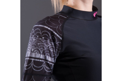 KOSZULKA RASHGUARD DAMSKA ILLUSION CZARN. ROZM. S /AQUA MARINA KOSZULKA RASHGUARD DAMSKA ILLUSION CZARN. ROZM. S /AQUA MARINA