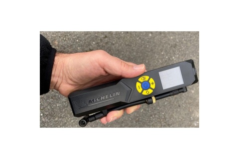 POMPKA KOMPRESOR TURYSTYCZNY NA AKUMULATOR /MICHELINE