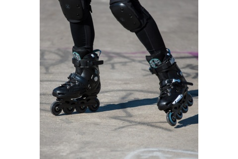 ŁYŻWOROLKI SLALOMOWE CZARNE ROZM. 35 /NILS EXTREME