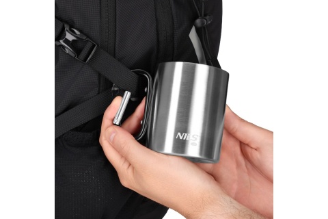 KUBEK KEMPINGOWY Z KARABIŃCZYKIEM 300 ML STAL NIERDZEWNA CZARNY NC17110 /NILS CAMP KUBEK KEMPINGOWY Z KARABIŃCZYKIEM 300 ML STAL NIERDZEWNA CZARNY NC17110 /NILS CAMP